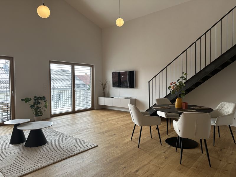 Exklusive Galeriewohnung/Loft (Bj. 22) mit Luxus-Bad & EBK & Balkon